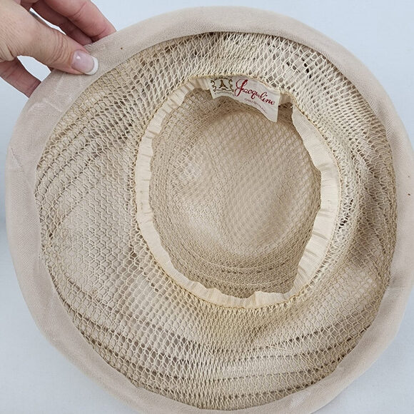 Vintage Jacqueline Cream Velvet Feather Detail Hat - Picture 7 of 9